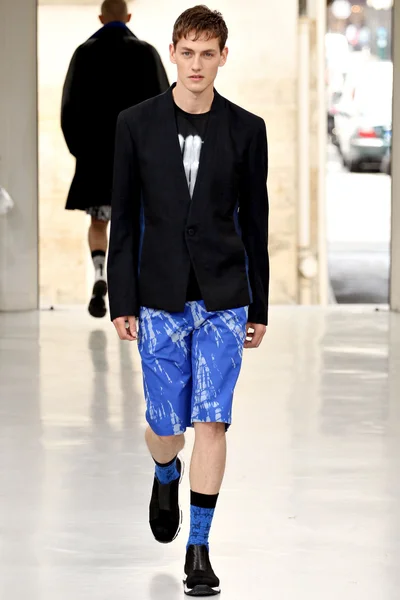 Look 10